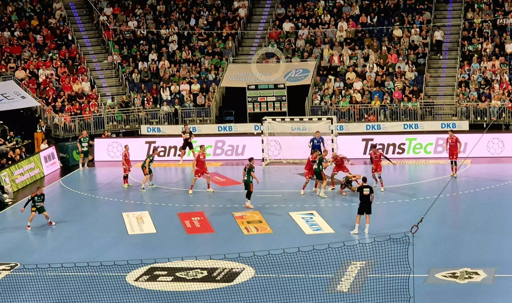 TransTecBau beim letzten Heimspiel der Recken in der ZAG Arena mit emotionalem Saisonabschluss und Unentschieden gegen MT Melsungen